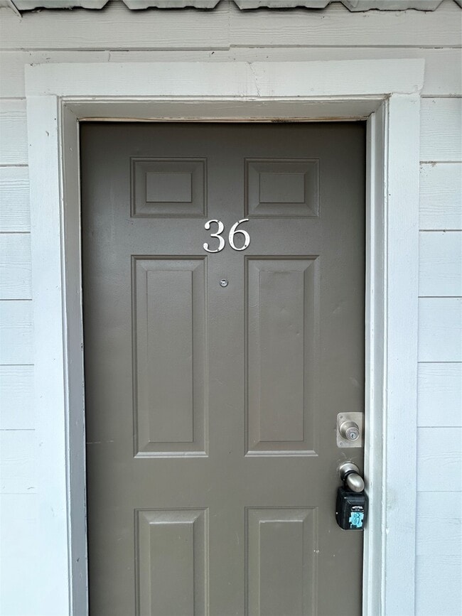 Building Photo - 5415 Scott St