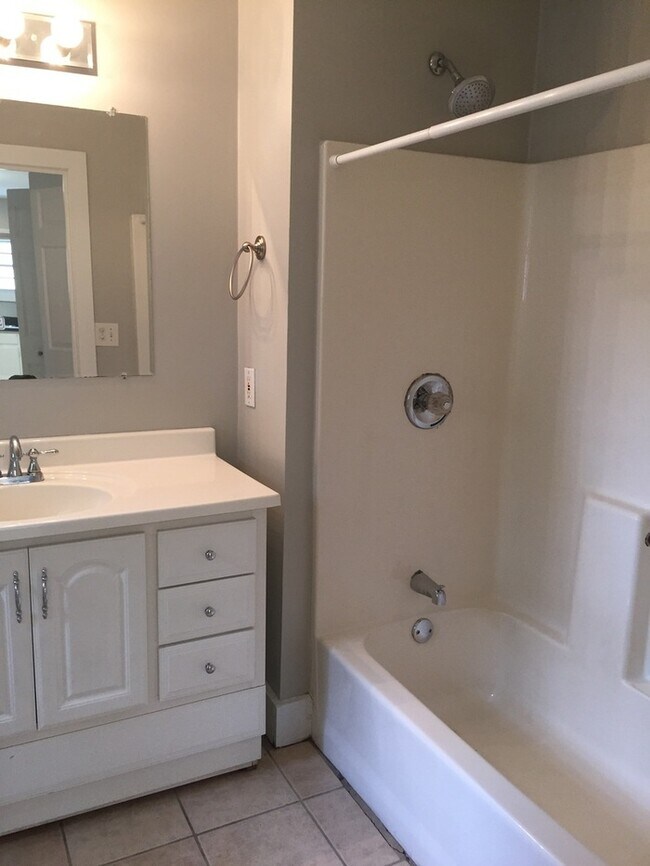 Building Photo - Wedgewood Houston!!!  3 Bed 1 Bath House Convenient to Belmont, Lipscomb & Vandy!