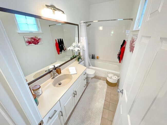 Building Photo - Live the Wailea Lifestyle – Ocean View gro...