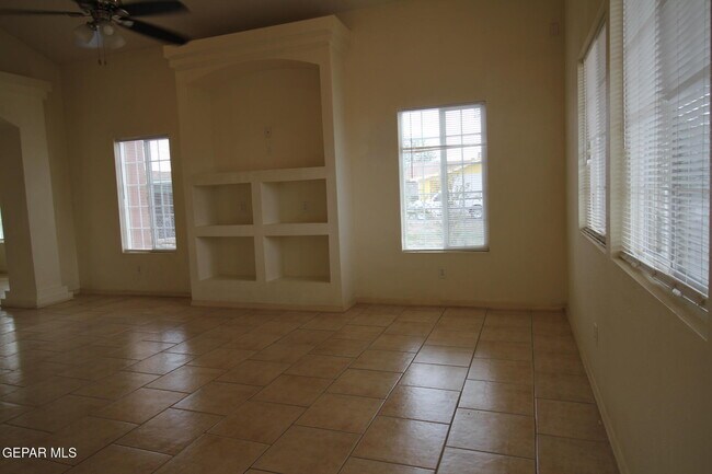Building Photo - 456 Passmore Rd