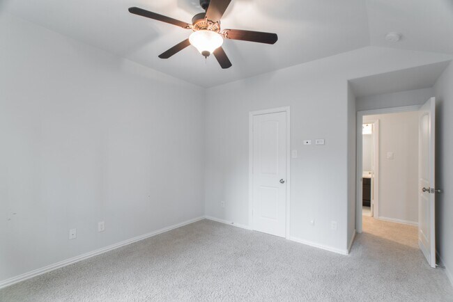 Building Photo - 11 Sawbridge Cir