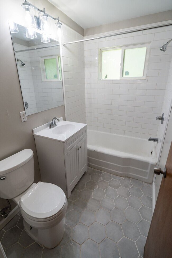 Building Photo - 3BR/2BA Home