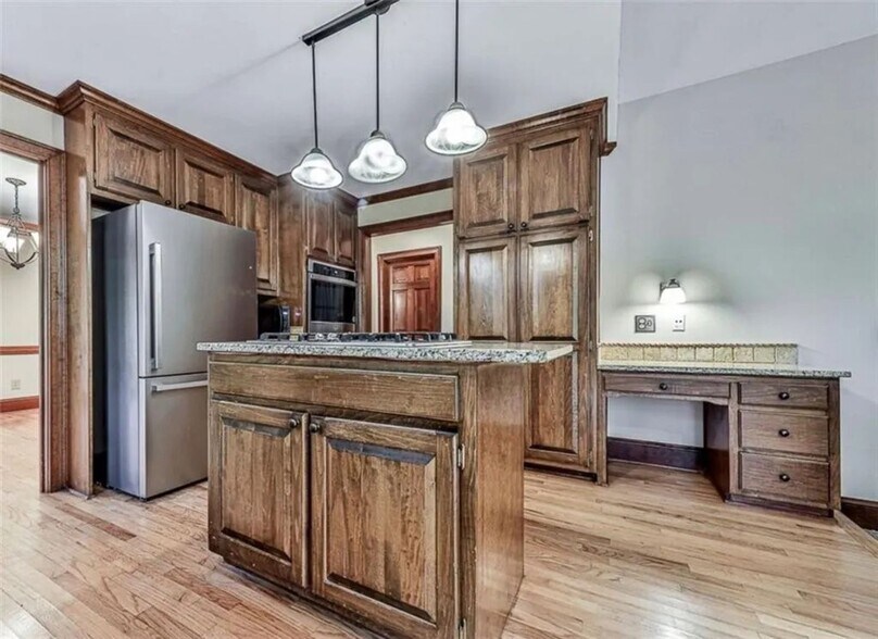 Building Photo - 2851 Riverfront Dr