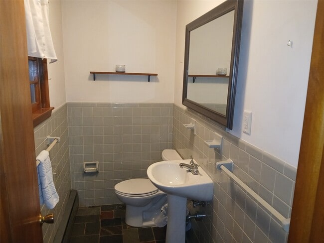 Building Photo - 5 Meadow Brook Ln