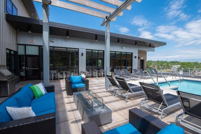 Building Photo - 2301 Ingersoll Ave