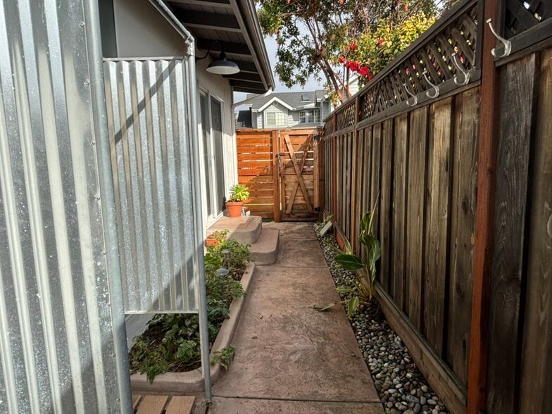 Back Yard Walk Way - 4710 Jewel St