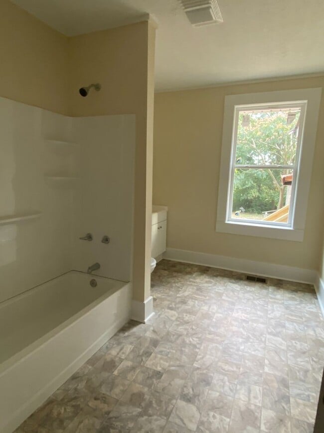 Building Photo - 4 Poplar St