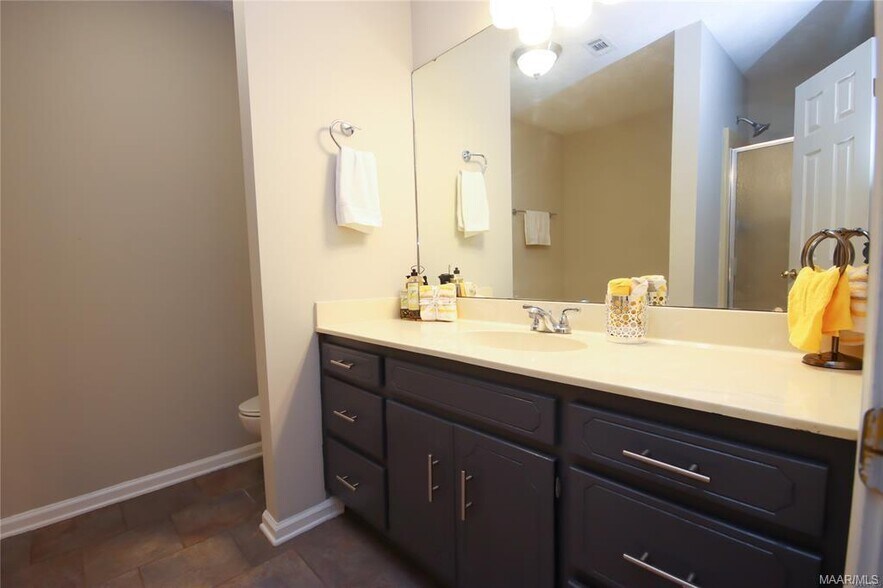 Building Photo - 113 Kentucky Oaks St