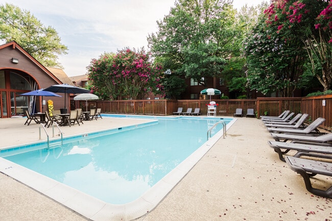 Building Photo - 2815 Lee Oaks Ct