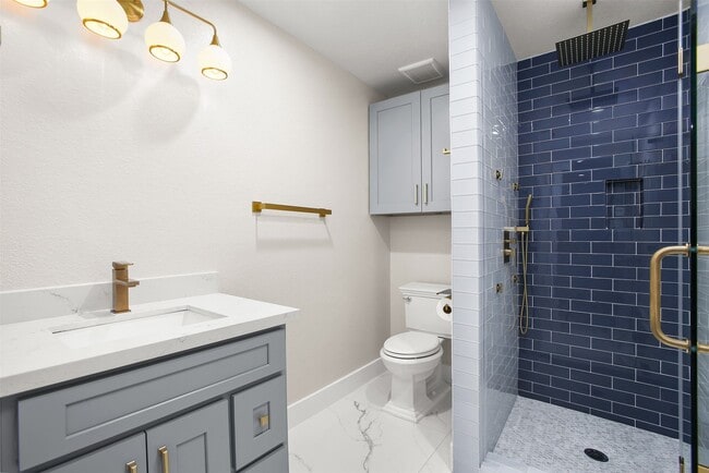 Building Photo - 4002 Dixie Farm Rd