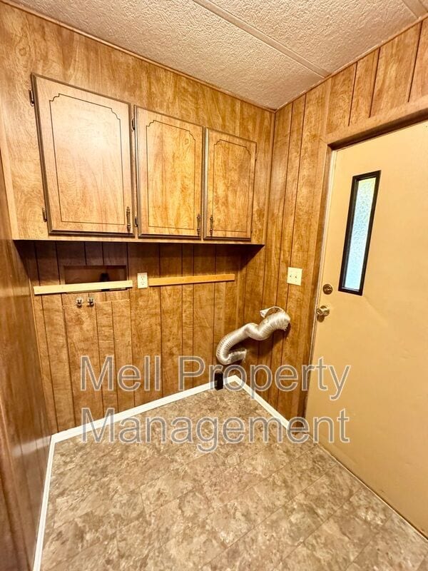 Building Photo - 2050 E Timberlake Dr W