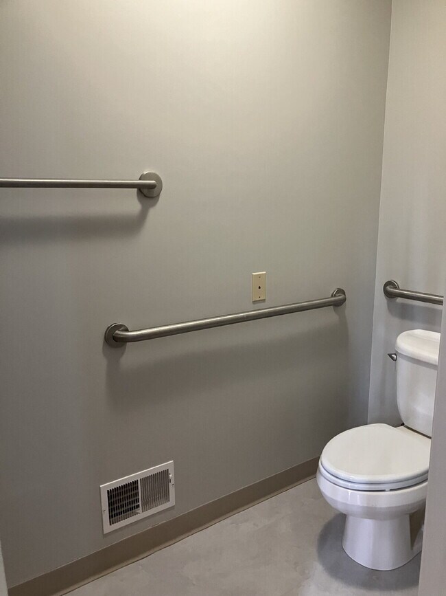 Building Photo - 2 Bedroom Townhome in Fairport Available October 1!