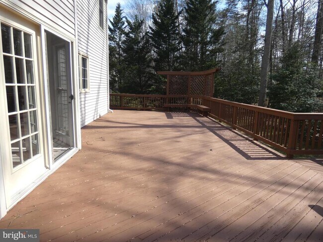 Building Photo - 6422 Lake Meadow Dr