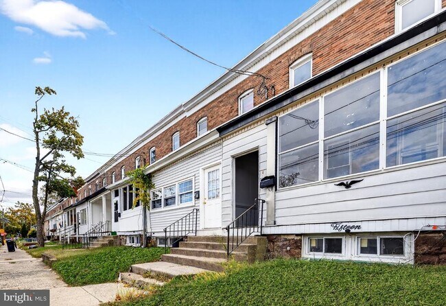 Building Photo - 15 Adella Ave