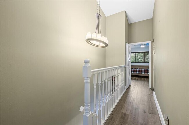Building Photo - 3020 S Oakland Forest Dr