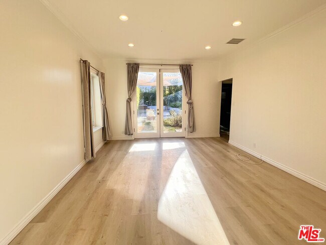 Building Photo - 7311 Dunfield Ave