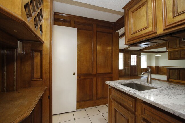 Building Photo - 2207 Whiteback Dr