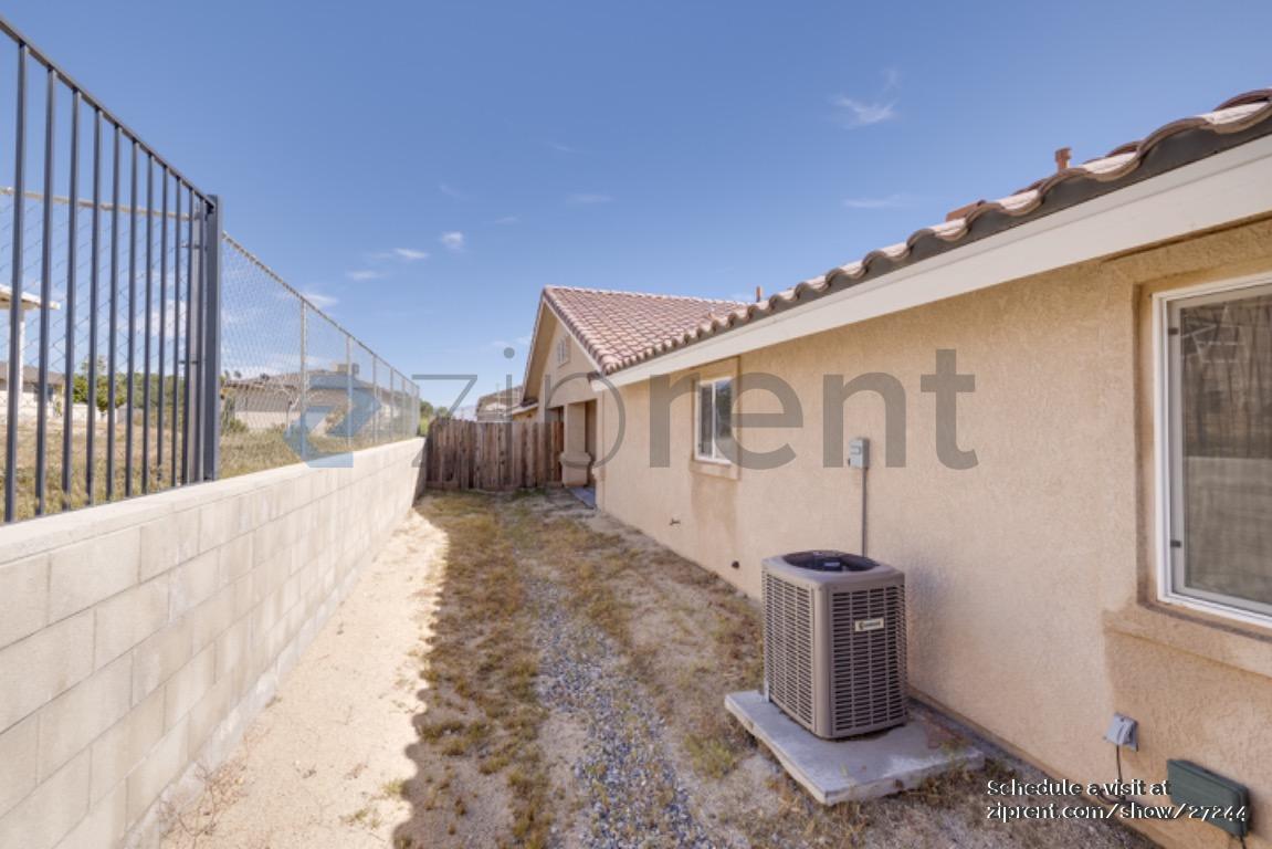 Building Photo - 16201 Viho Rd