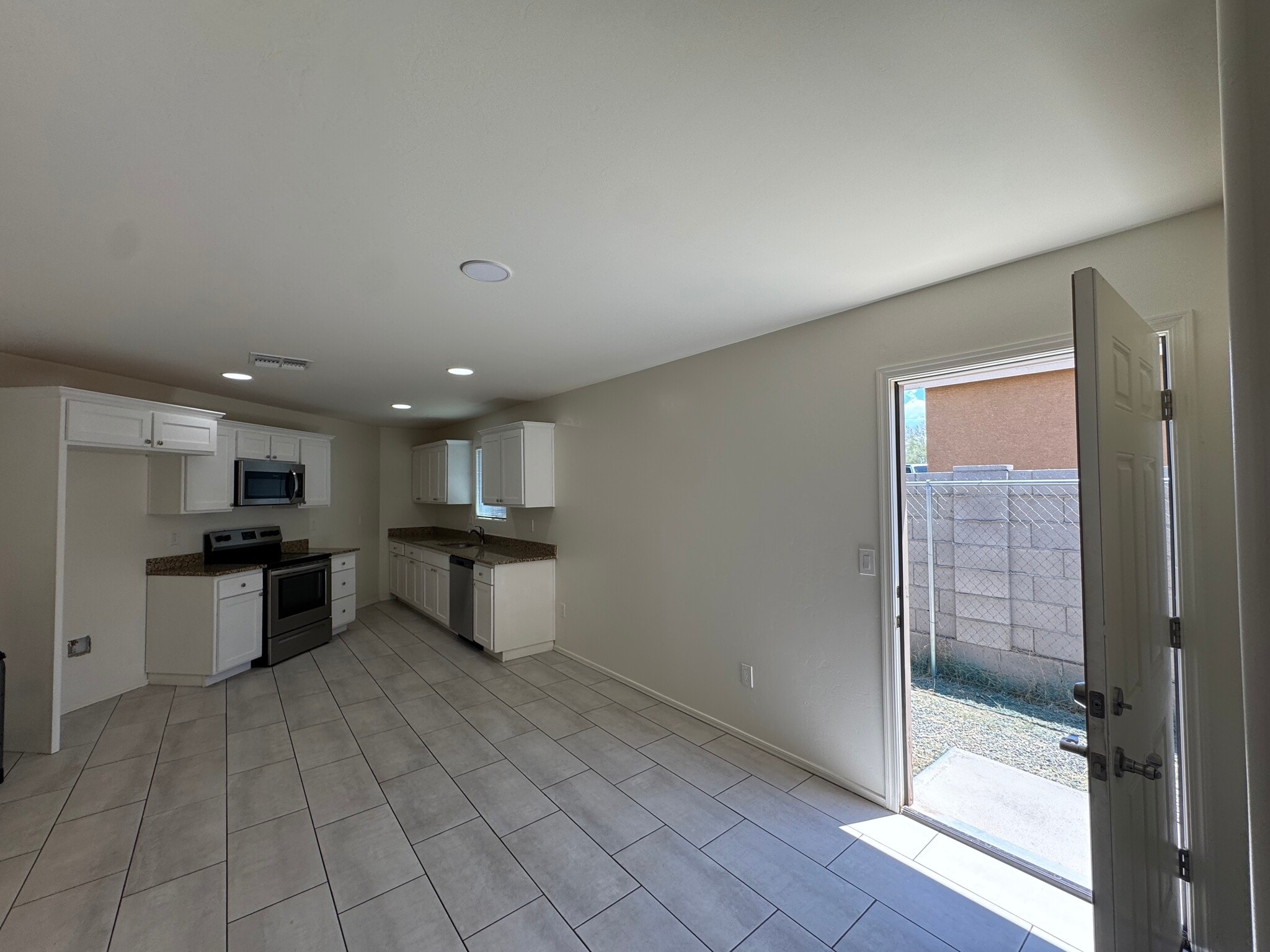 KITCHEN & BACKYARD - 5915 S Calle Sueno Hermosa