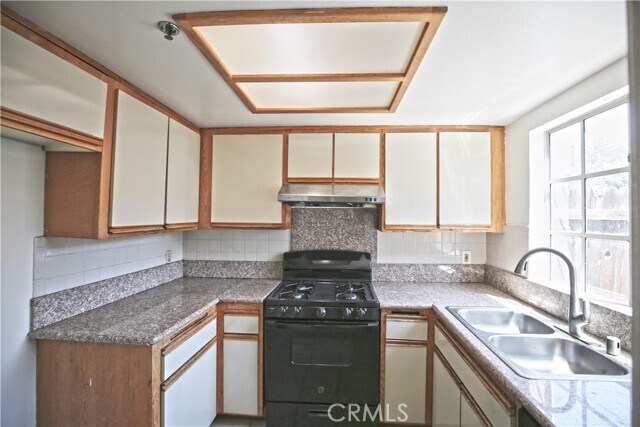 Building Photo - 1211 Huntington Dr