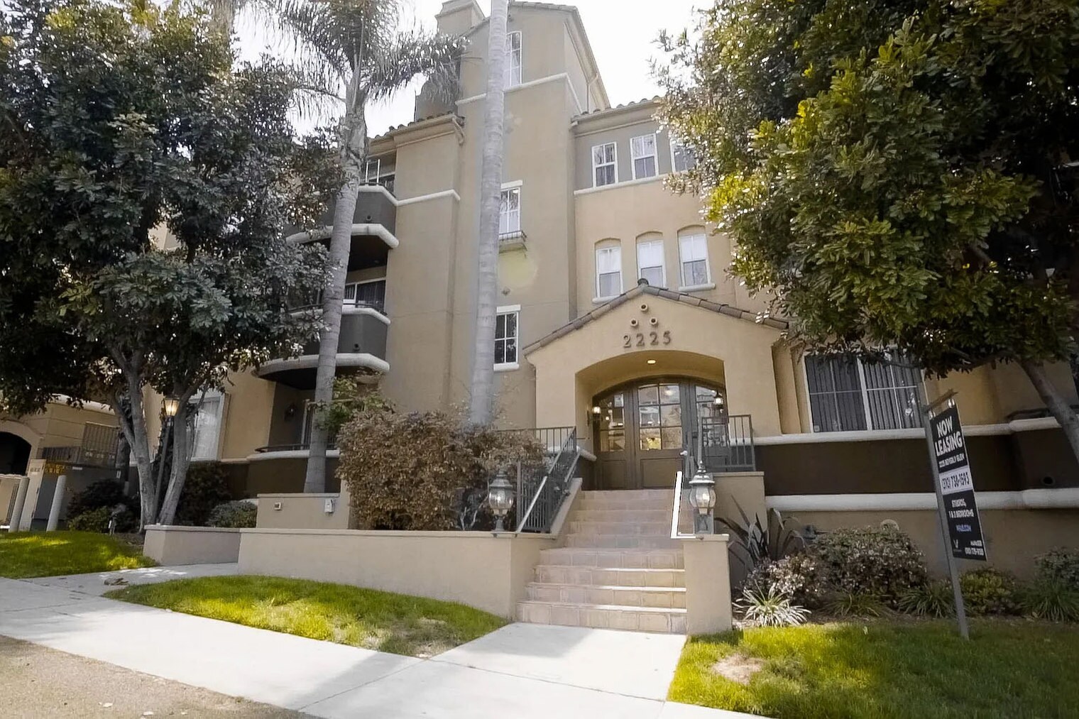 Building Photo - 2225 S Beverly Glen Blvd