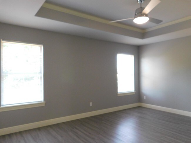 Building Photo - 9005-9007 Sandra Way