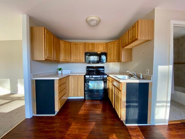 Building Photo - 12 Cedar St