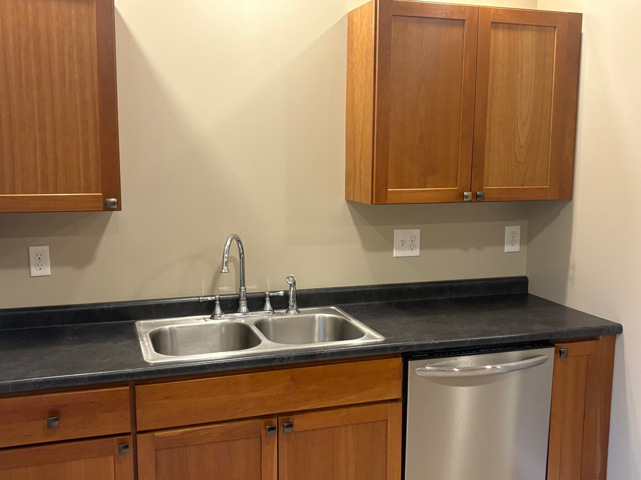 Building Photo - 9 Woodduck Ln