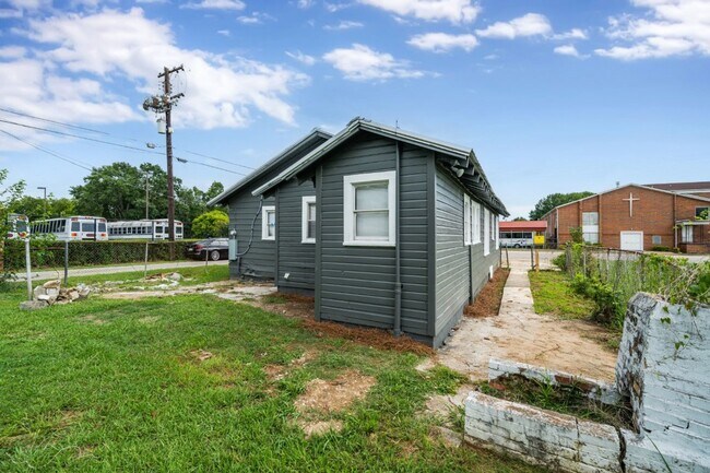 Building Photo - Your Dream Rental Awaits – Fully Renovated and Move-In Ready!