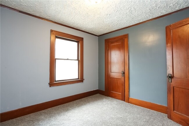 Building Photo - 506 Melville St