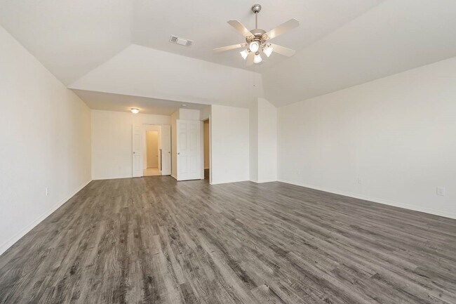 Building Photo - 8518 Sports Haven Dr