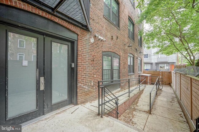 Building Photo - 1508 N Mascher St