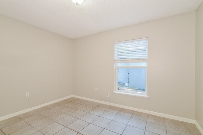 Building Photo - 10103 Richardson Ct