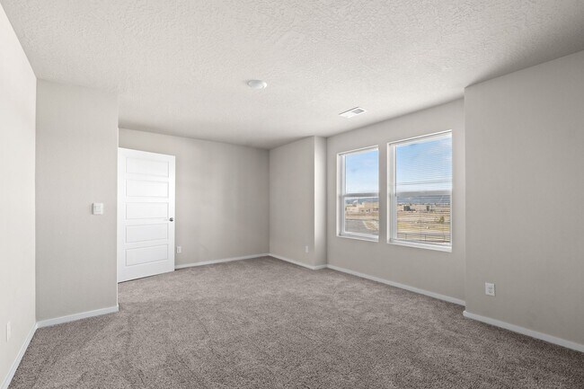 Building Photo - 2 year old 4 Bed 3 bath Liberty Lake Home offering 2330 sq/ft of living space