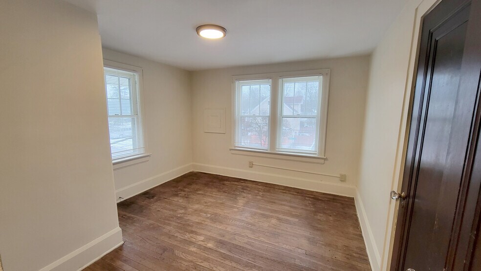 Building Photo - 924 Stadelman Ave