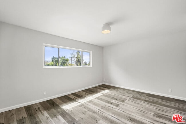 Building Photo - 645 Westmount Dr