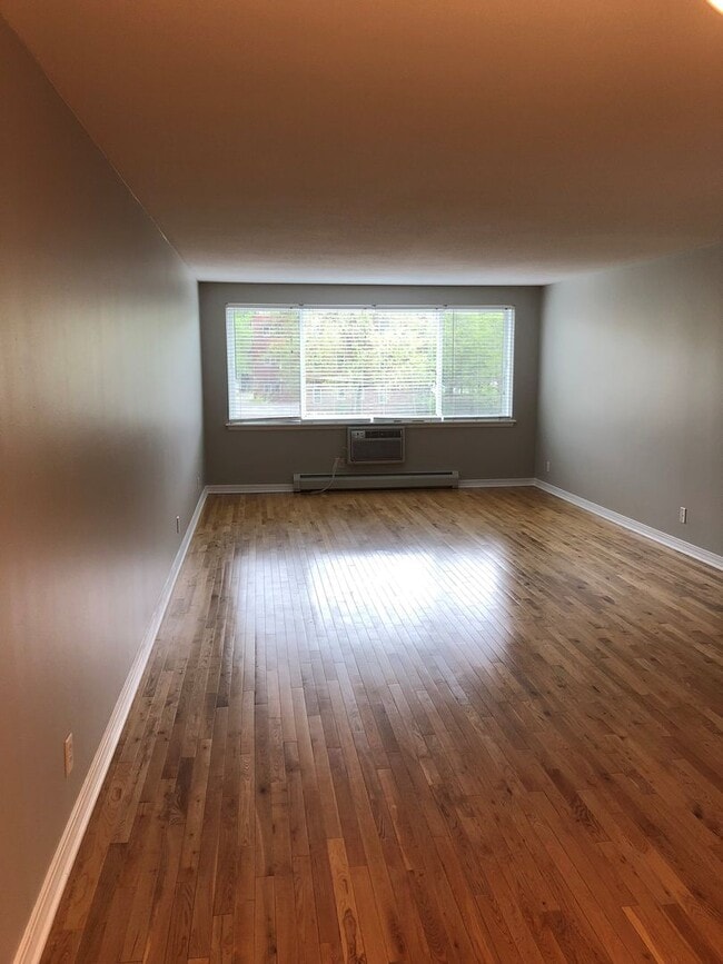 Building Photo - 2700 W 44th St