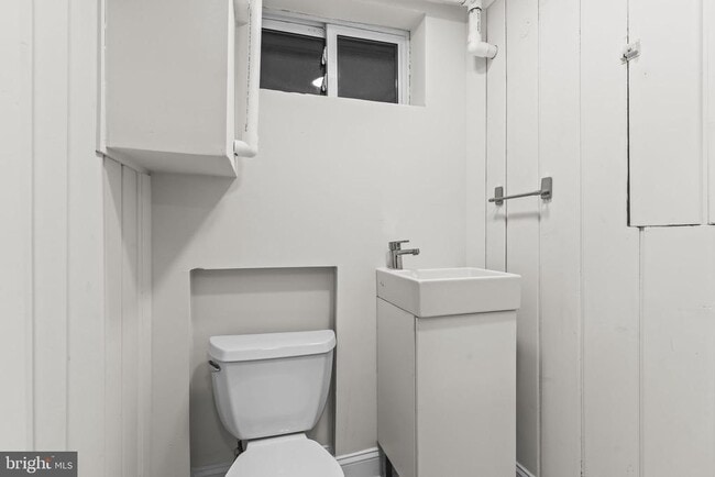 Building Photo - 7609 Woodridge Cir