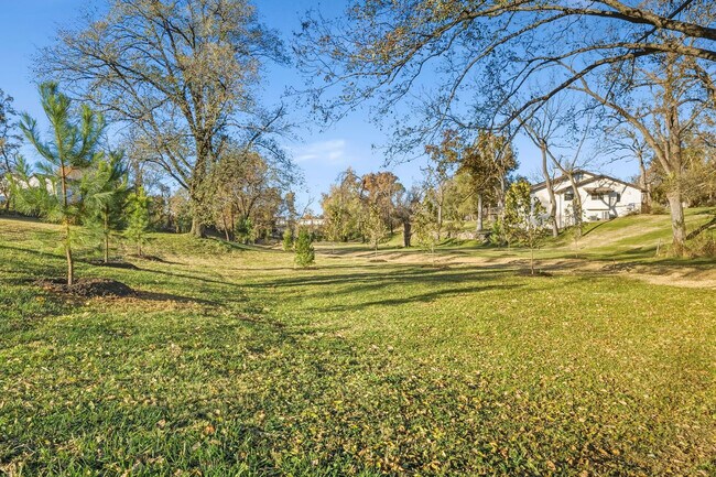 Building Photo - 515 NW D St