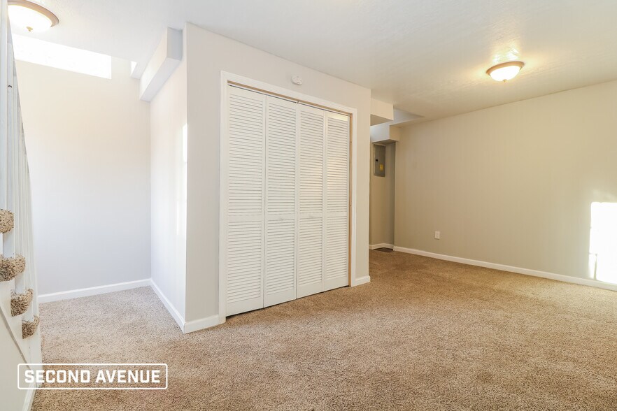 Building Photo - 3107 Elroy Ave