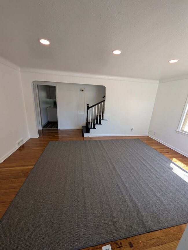 Building Photo - Euclid Single home -3 bedrooms 2 bathrooms