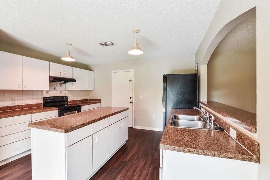 Building Photo - 1137 Amanda Kay Cir