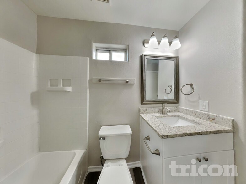 Building Photo - 5521 Rio Alamo St