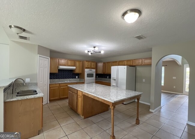 Building Photo - 405 Brooklet Cir