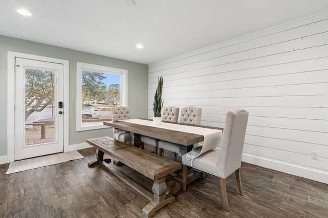 Building Photo - 3203 Poe Dr