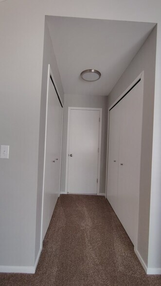 Building Photo - 24757 Bashian Dr