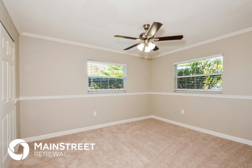 Building Photo - 2426 Pinehurst St