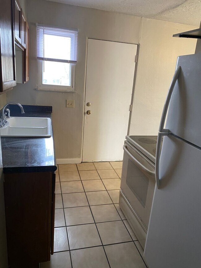 Building Photo - 4046-4048 Halsey Place