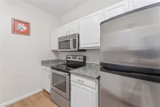 Building Photo - 1000 Providence Pl