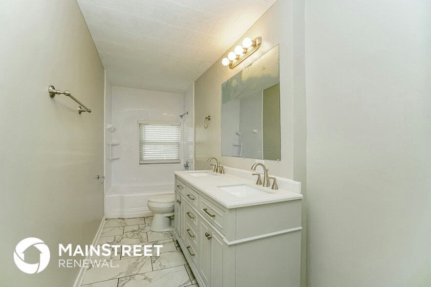 Building Photo - 3855 E Mound St